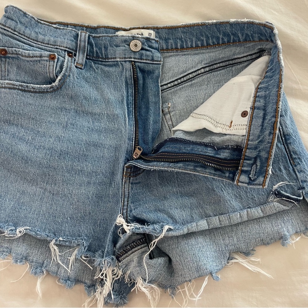 Abercrombie & Fitch- The Mom Short High Rise - Picture 4 of 8